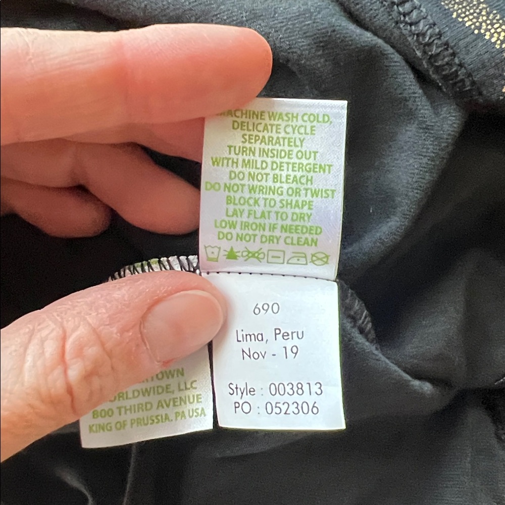 Lily Pulitzer: Black and Gold Floral Print Jersey Dress: Size Medium - Picture 7 of 7